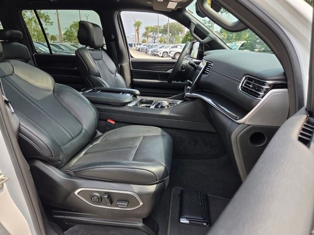 2024 Jeep Wagoneer Base