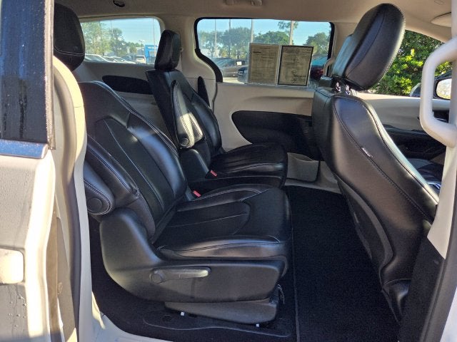 2023 Chrysler Pacifica Hybrid Touring L