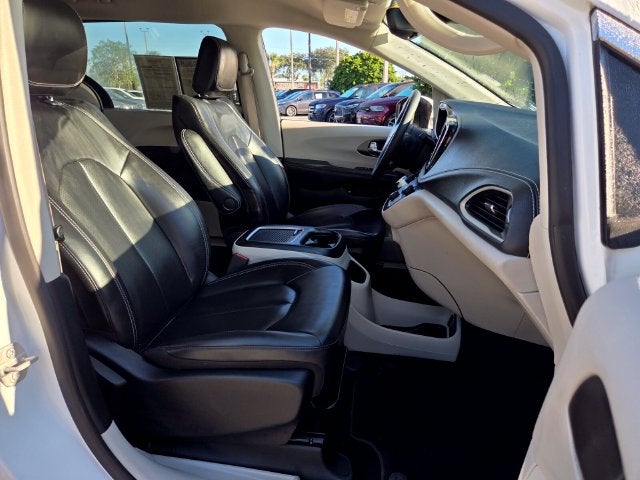 2023 Chrysler Pacifica Hybrid Touring L