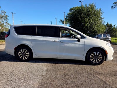 2023 Chrysler Pacifica Hybrid Touring L