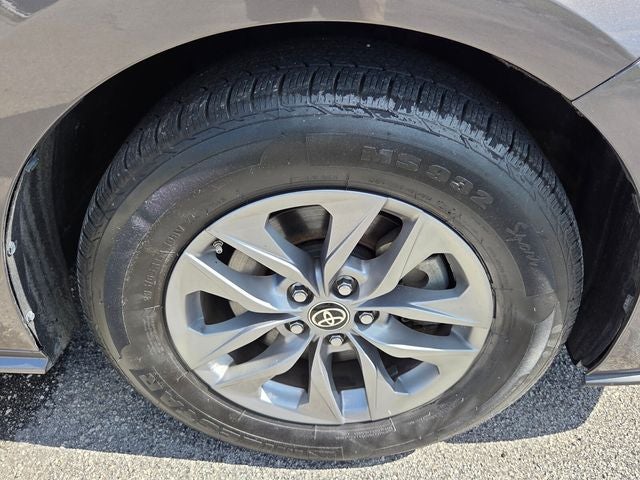 2023 Toyota Sienna XLE 8 Passenger