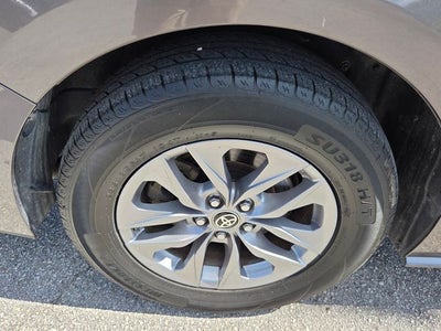 2023 Toyota Sienna XLE 8 Passenger