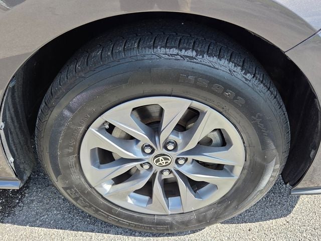 2023 Toyota Sienna XLE 8 Passenger