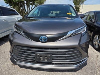 2023 Toyota Sienna XLE 8 Passenger