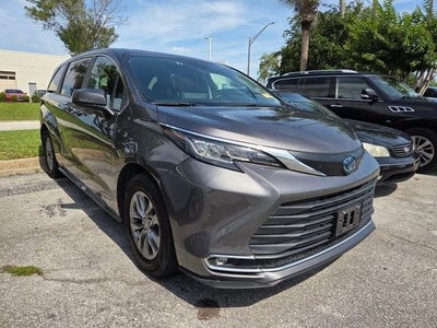 2023 Toyota Sienna XLE 8 Passenger