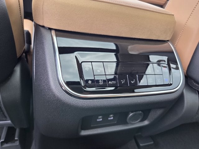 2027 INFINITI QX80 Luxe 2WD