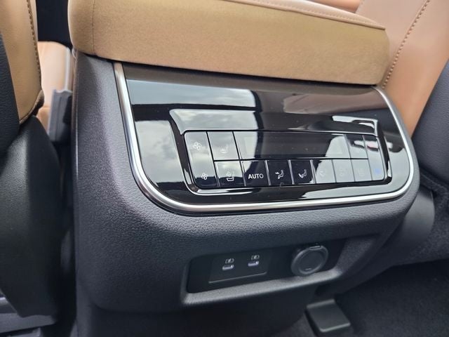 2027 INFINITI QX80 Luxe 2WD