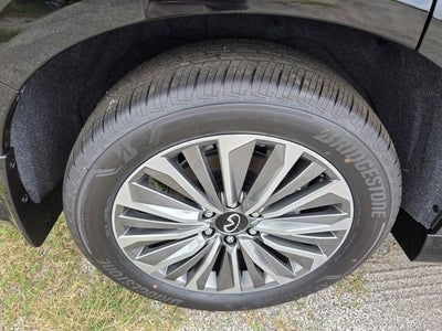2027 INFINITI QX80 Luxe 2WD