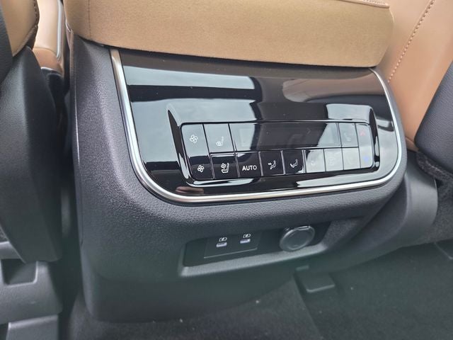 2027 INFINITI QX80 Luxe 2WD