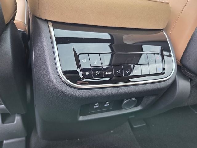 2027 INFINITI QX80 Luxe 2WD