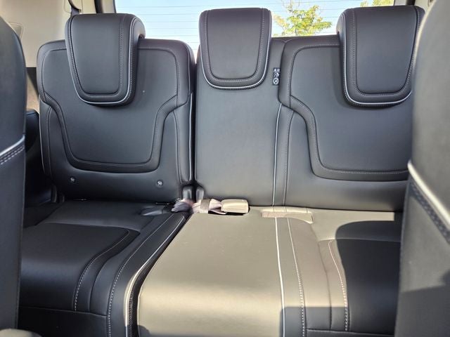 2027 INFINITI QX80 Luxe 4WD
