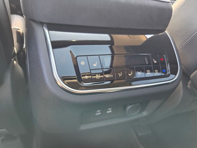 2027 INFINITI QX80 Luxe 4WD