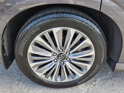 2025 INFINITI QX80 LUXE