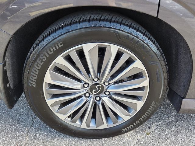 2025 INFINITI QX80 LUXE