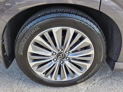 2025 INFINITI QX80 LUXE