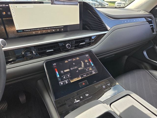 2025 INFINITI QX80 LUXE