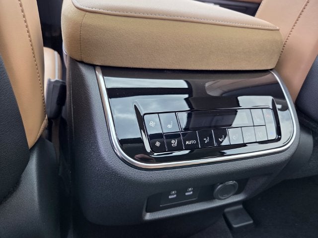 2027 INFINITI QX80 Luxe 4WD