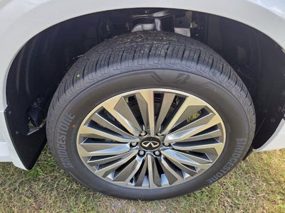 2027 INFINITI QX80 Luxe 4WD