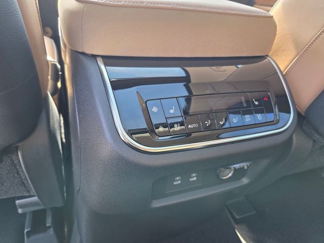 2027 INFINITI QX80 Luxe 4WD