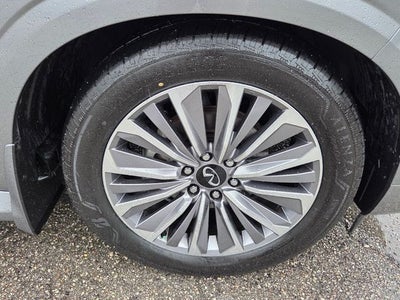 2025 INFINITI QX80 Sensory 4WD