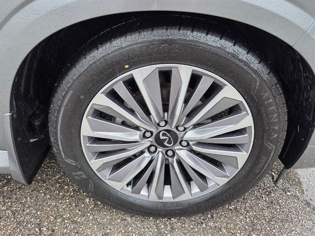 2025 INFINITI QX80 Sensory 4WD