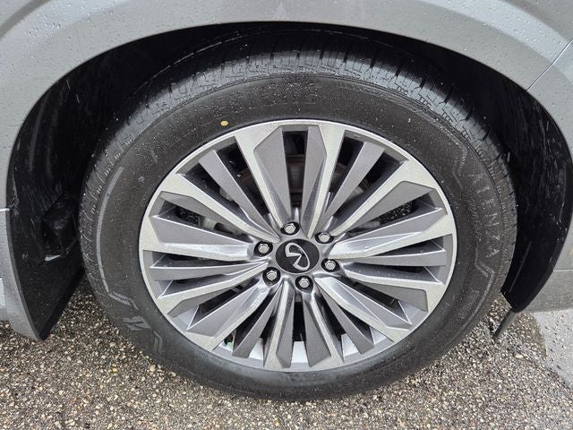 2025 INFINITI QX80 Sensory 4WD