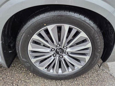 2025 INFINITI QX80 Sensory 4WD